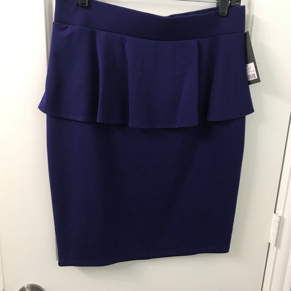 Mossimo Peplum Skirt - Picture 1 of 3